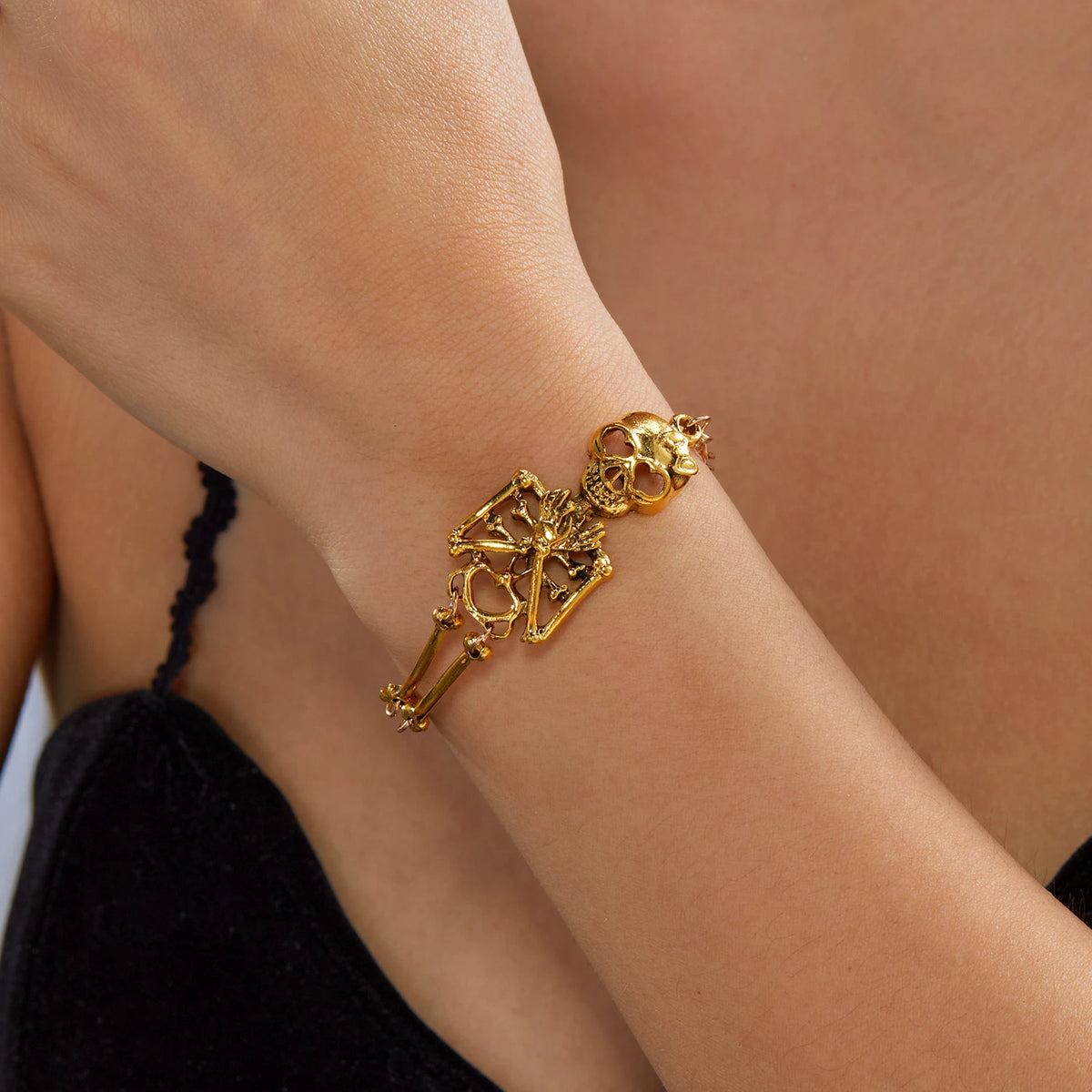 💀 Pulsera Gótica Mano de Esqueleto y Calavera Vintage | Brazalete Halloween